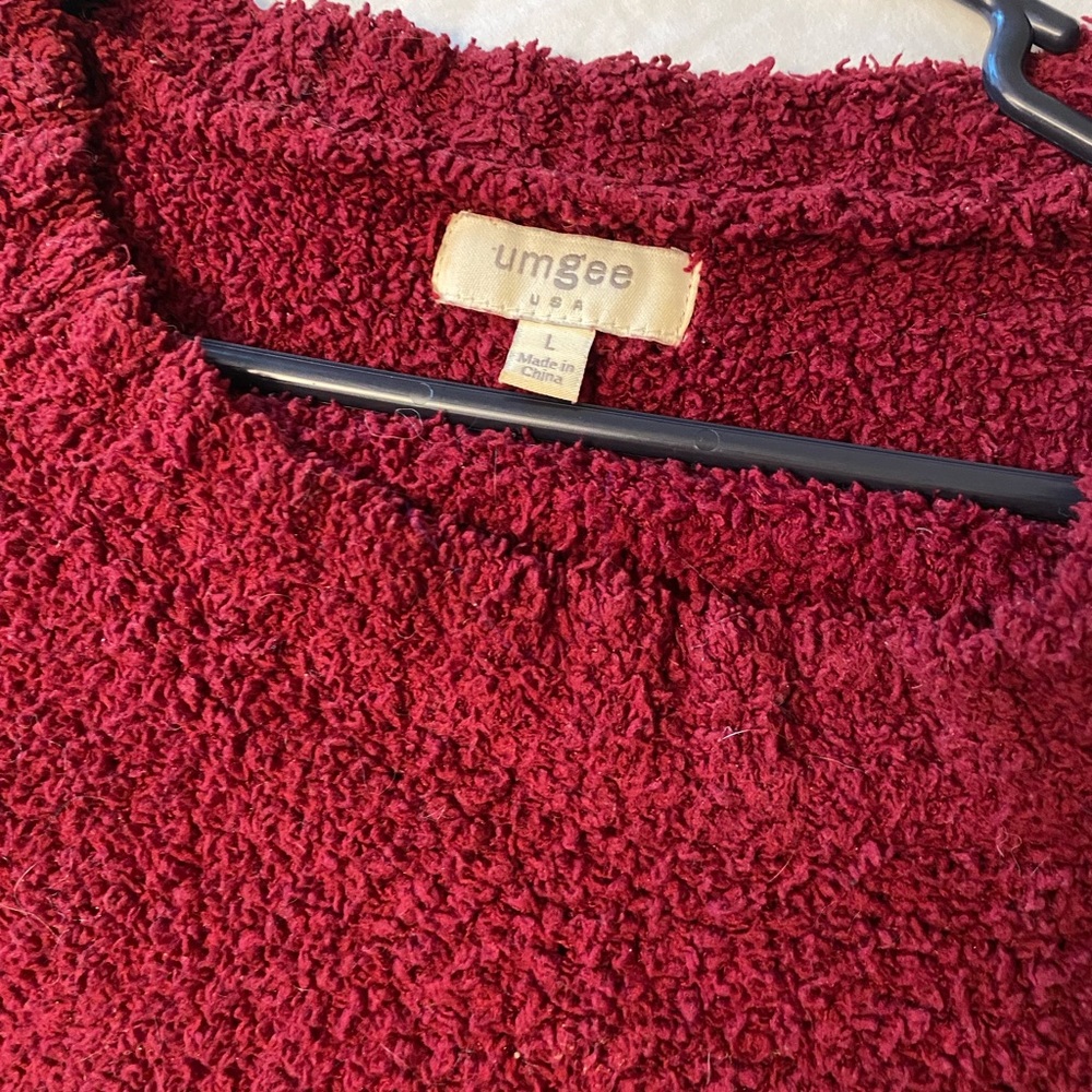 Umgee oversized sweater. Size L. Maroon colored. Super soft.